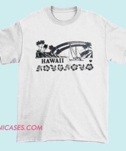 brandy melville hawaii T shirt A Brandy Melville Hawaii T-shirt featuring a casual, summery design with tropical or Hawaiian-themed graphics, such as palm trees, surfboards, or ocean waves.