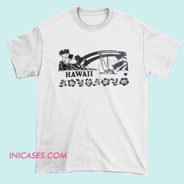 brandy melville hawaii T shirt A Brandy Melville Hawaii T-shirt featuring a casual, summery design with tropical or Hawaiian-themed graphics, such as palm trees, surfboards, or ocean waves.