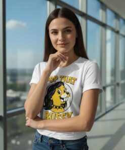 Buc-Ees Parody Pop That Bussy Shirt Funny Buc-Ees parody graphic T-shirt with “Pop That Bussy” meme text, bold gas station–inspired design, humorous novelty streetwear tee for adults who love viral jokes and parody apparel
